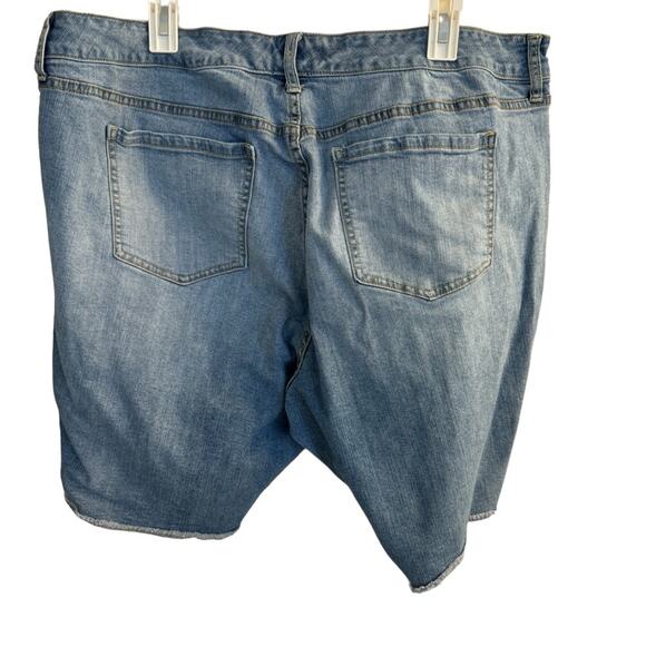 Torrid Shorts Women's 22 Denim Light Wash Long Bermuda Jean - Picture 4 of 10